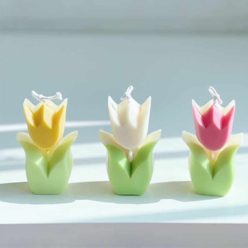 Tulip / Daisy Candle